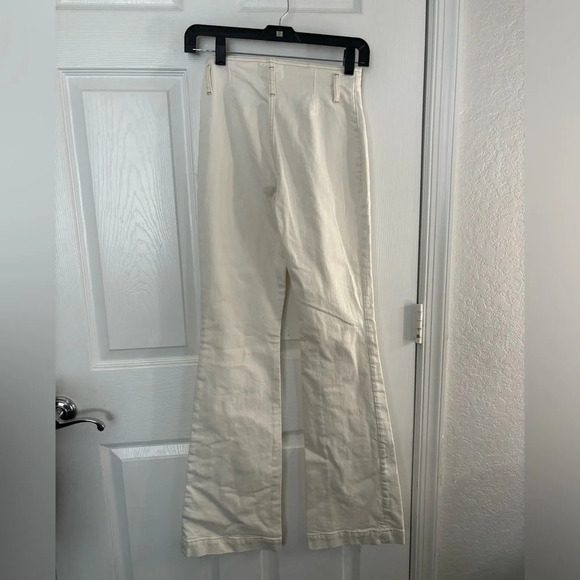 FRAME Le Bardot Flared Jeans in ecru - Picture 3 of 4